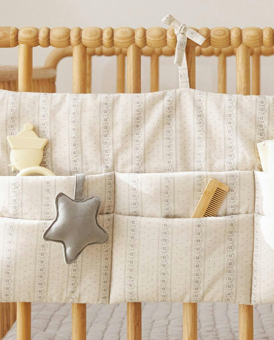 MUSLIN ORGANISER WITH BORDER