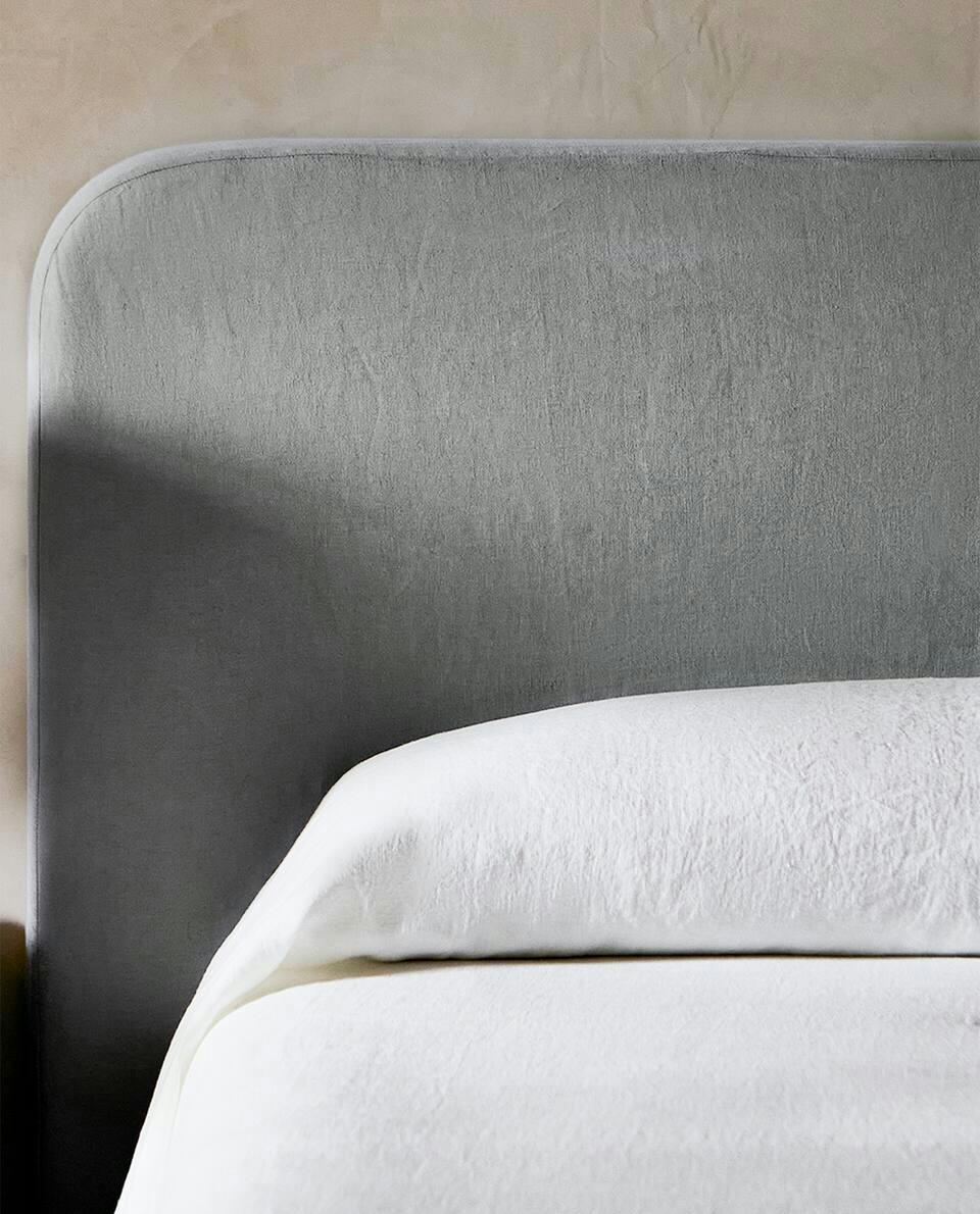ROUNDED HEADBOARD WITH LINEN COVER