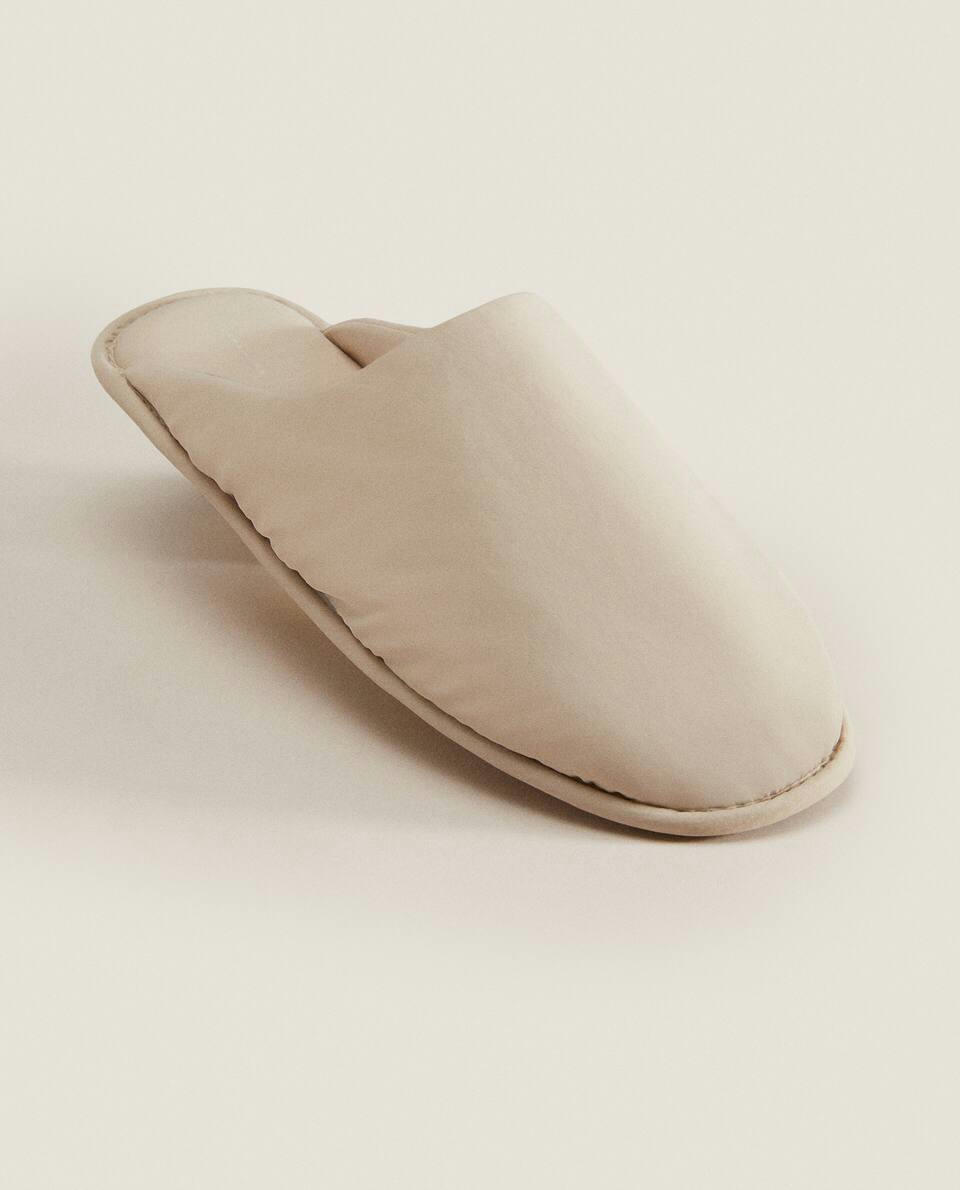 Mule slippers in technical material