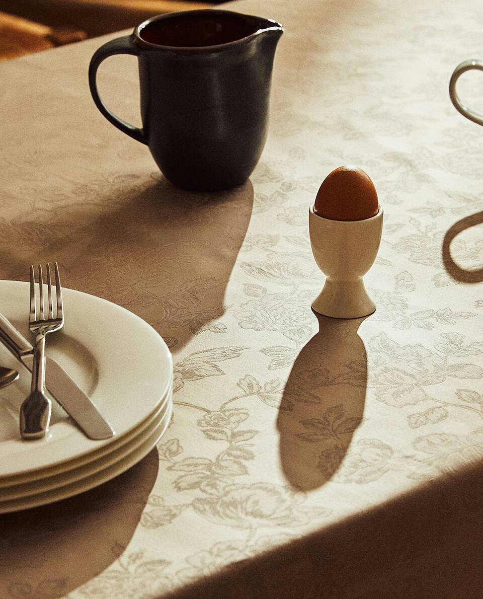 FLORAL JACQUARD TABLECLOTH