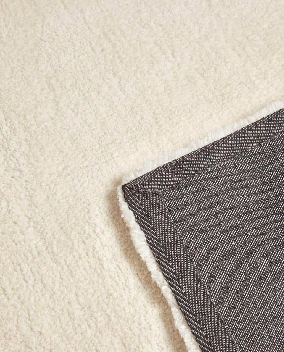 SOFT ECRU RUG