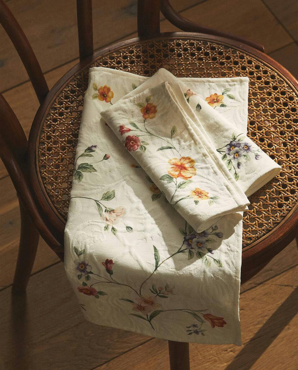 FLORAL JACQUARD NAPKINS (PACK OF 2)