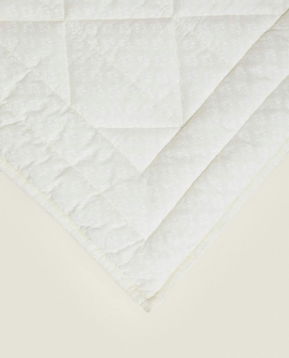 CHILDREN'S FLORAL PRINT QUILT