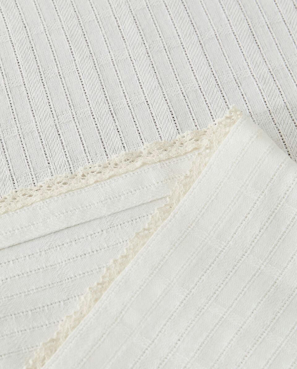 JACQUARD TABLE RUNNER