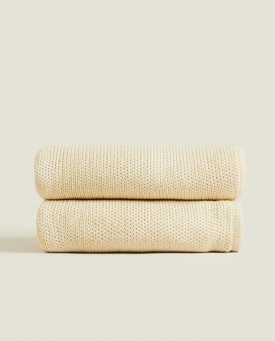 KNIT BLANKET
