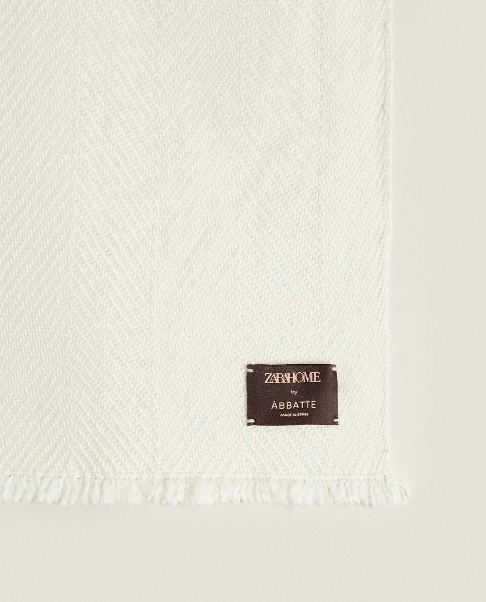X áBBATTE WOOL AND SILK BLANKET