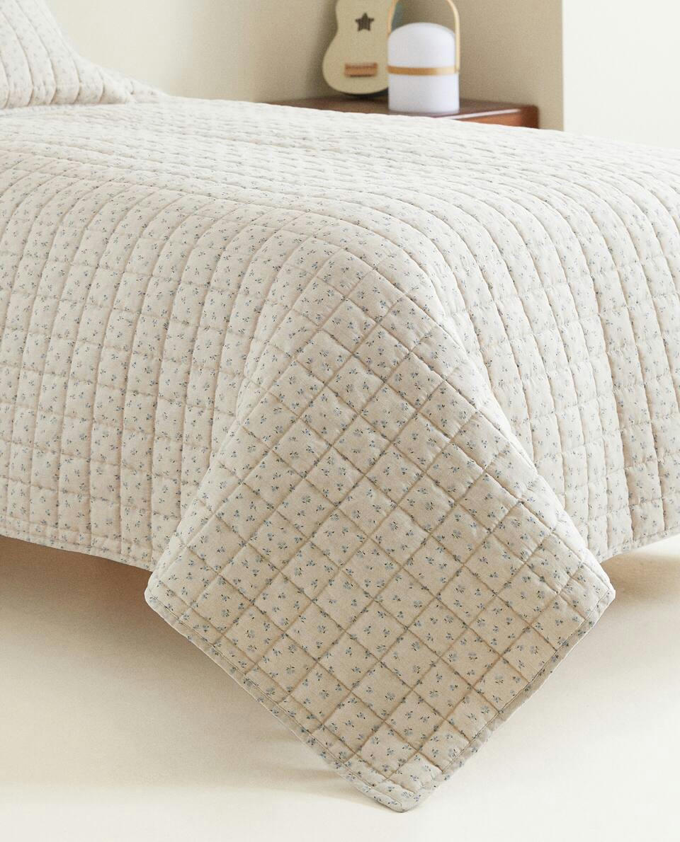 QUILTED FLORAL QUILT