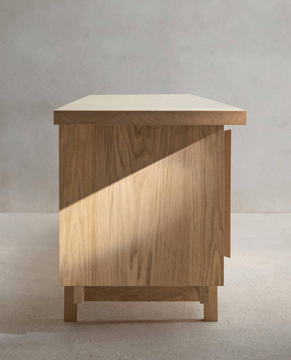 SIDEBOARD 01