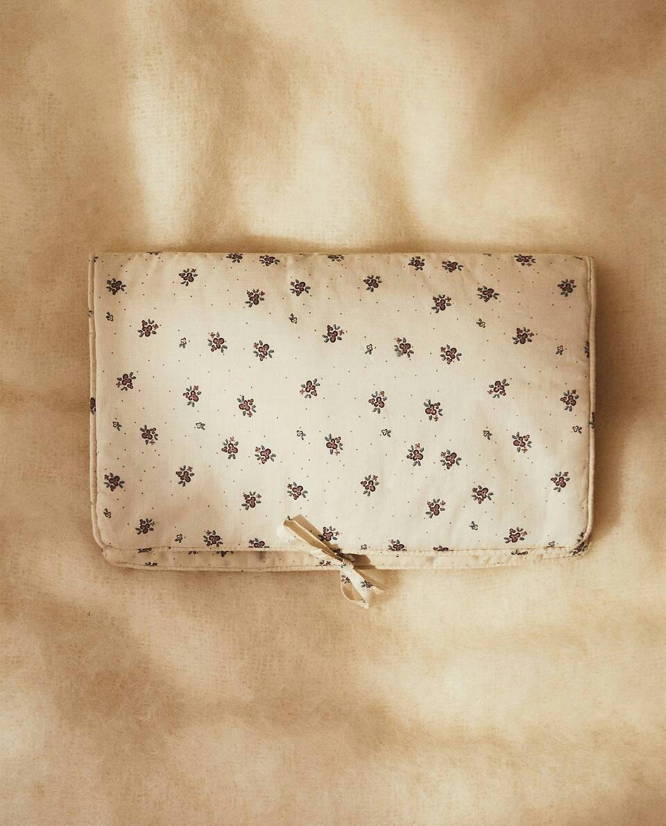 CHILDREN’S FLORAL BABY WIPE HOLDER