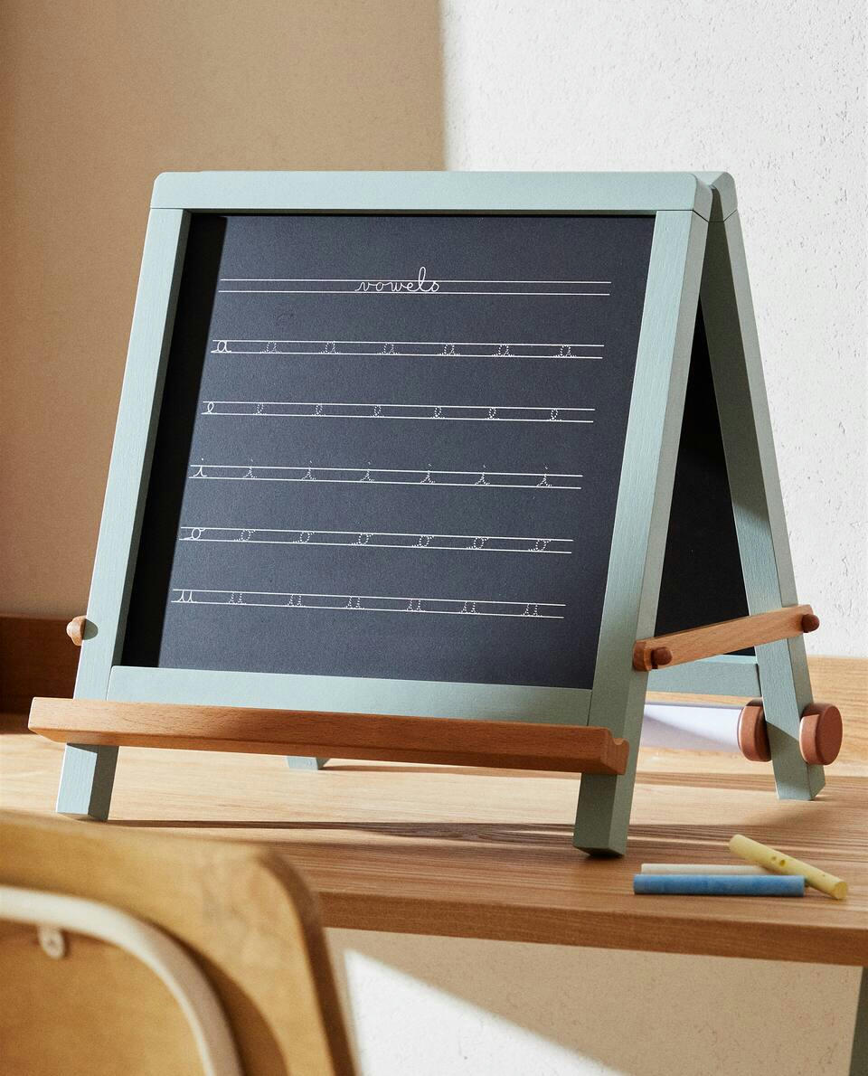 TOY WOODEN BLACKBOARD
