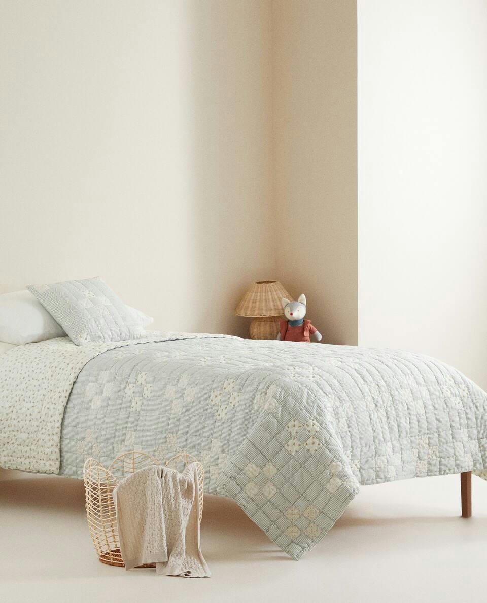 FLORAL PATCHWORK QUILT