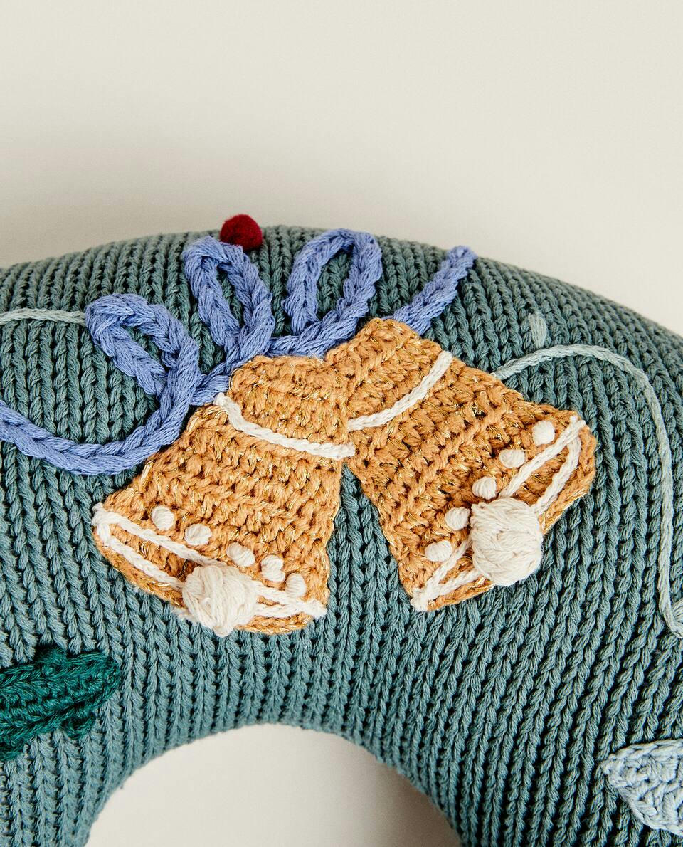 CHILDREN’S CHRISTMAS WREATH CUSHION