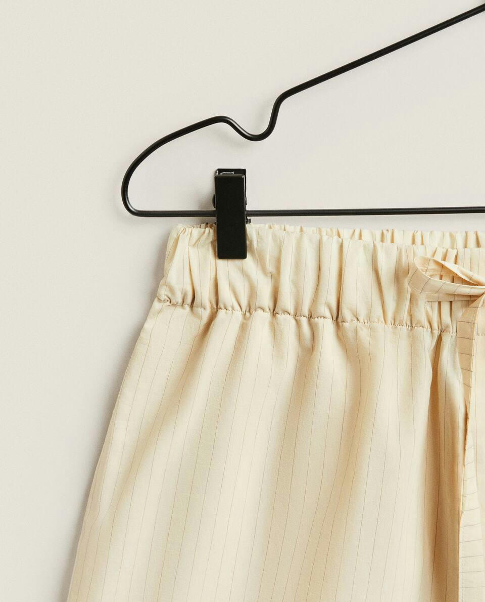 SHORTS WITH THIN STRIPES