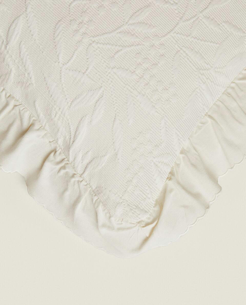 RUFFLE CUSHION COVER