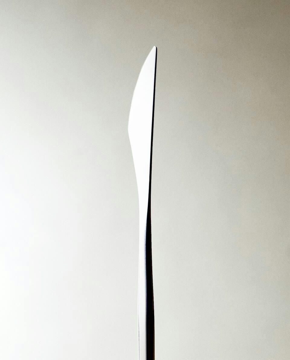 KNIFE WITH EXTRA THIN HANDLE