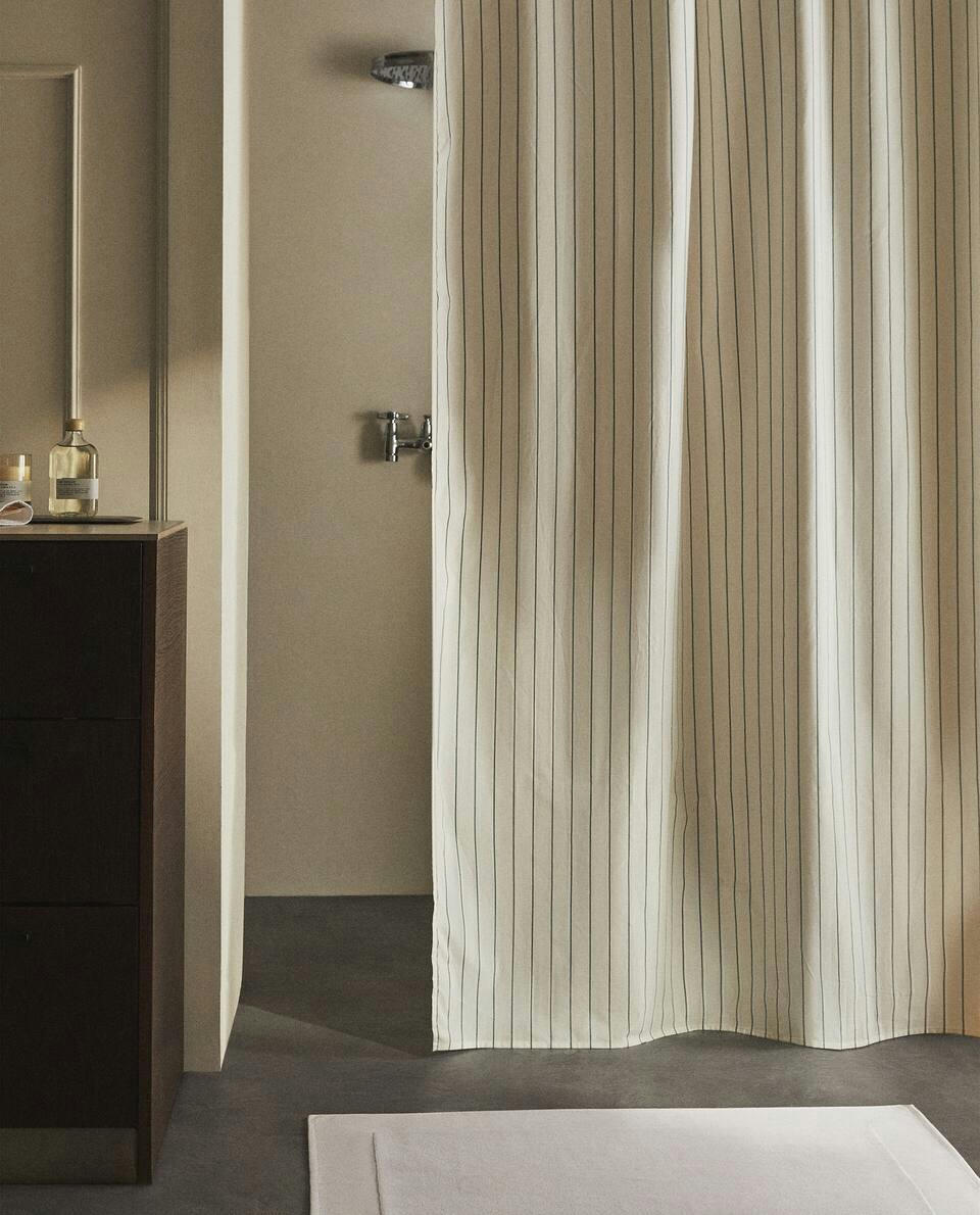 STRIPED SHOWER CURTAIN