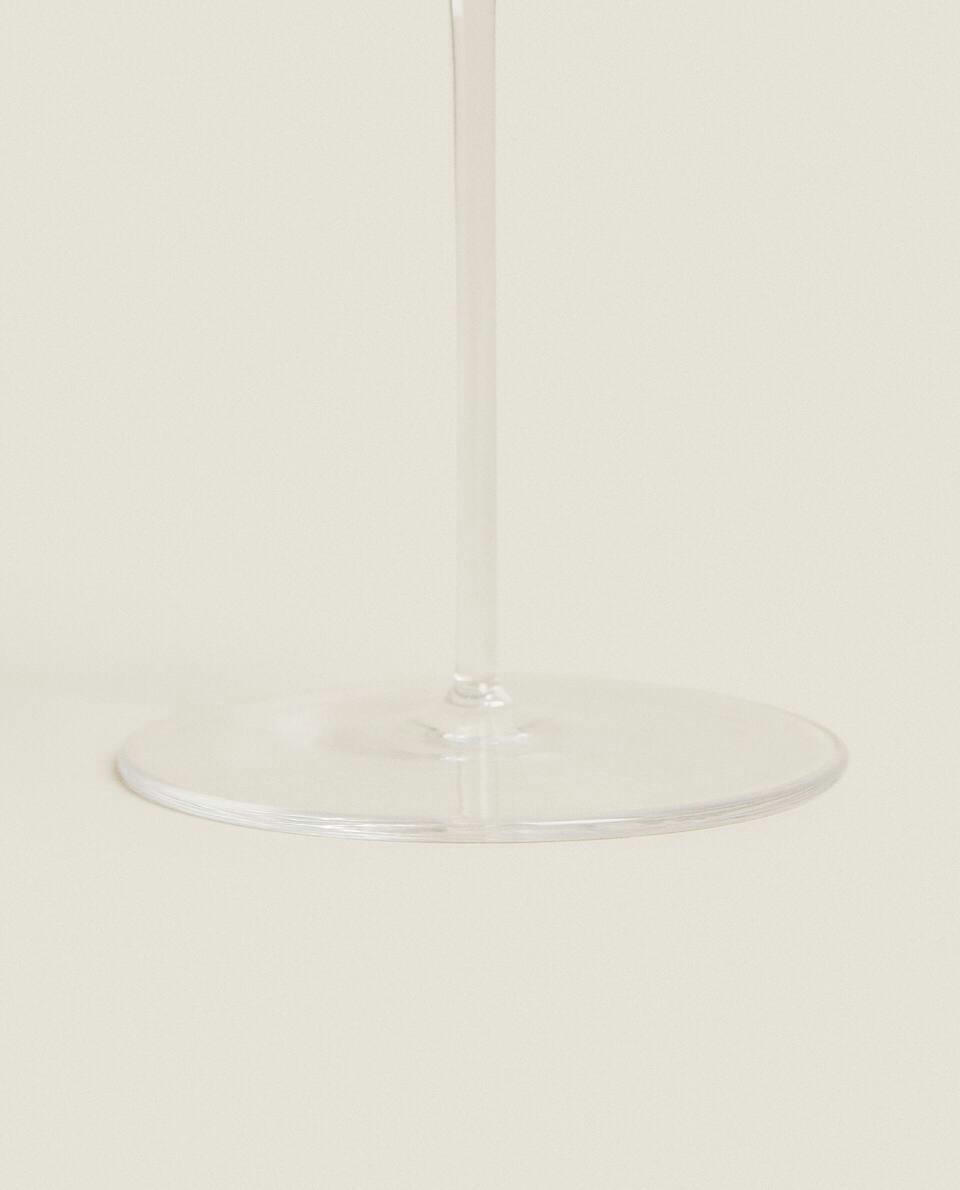 ULTRA LIGHTWEIGHT GLASS