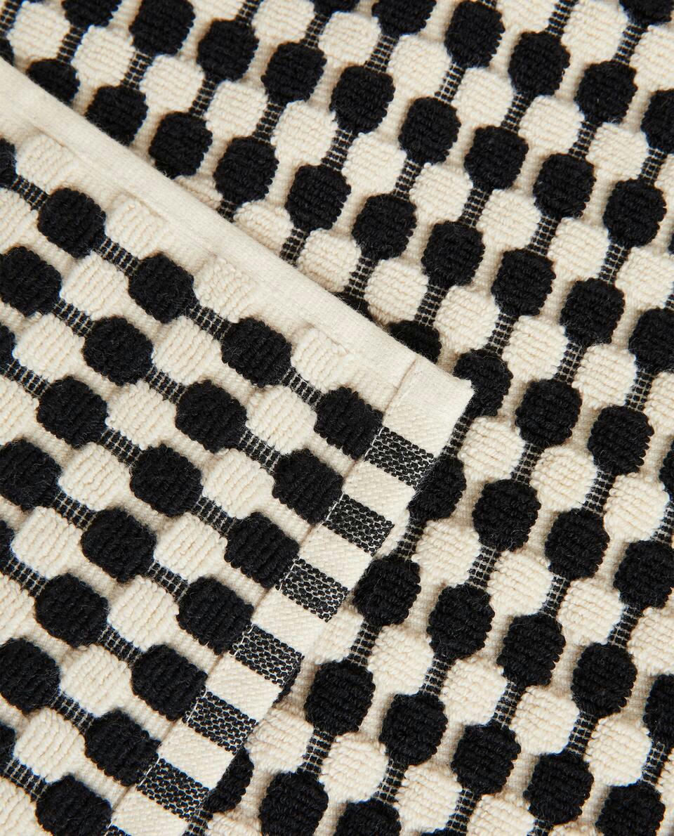 TEXTURED WAFFLE BATH MAT