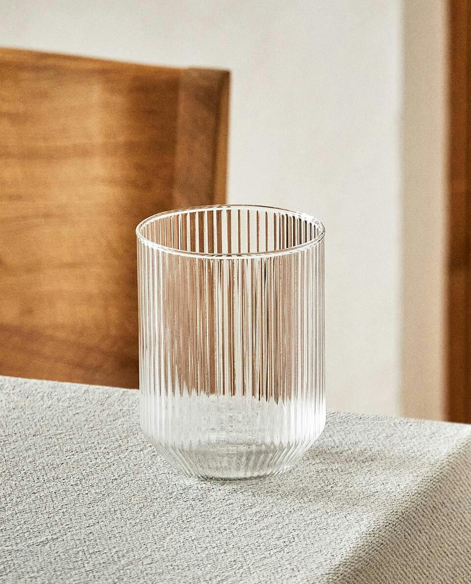 BOROSILICATE GLASS TUMBLER WITH RAISED LINES