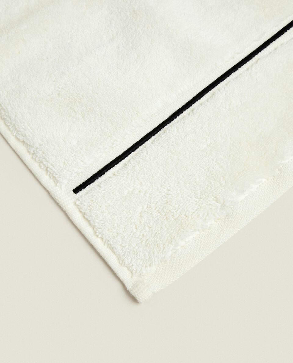 EMBROIDERED SCALLOPED EDGE TOWEL