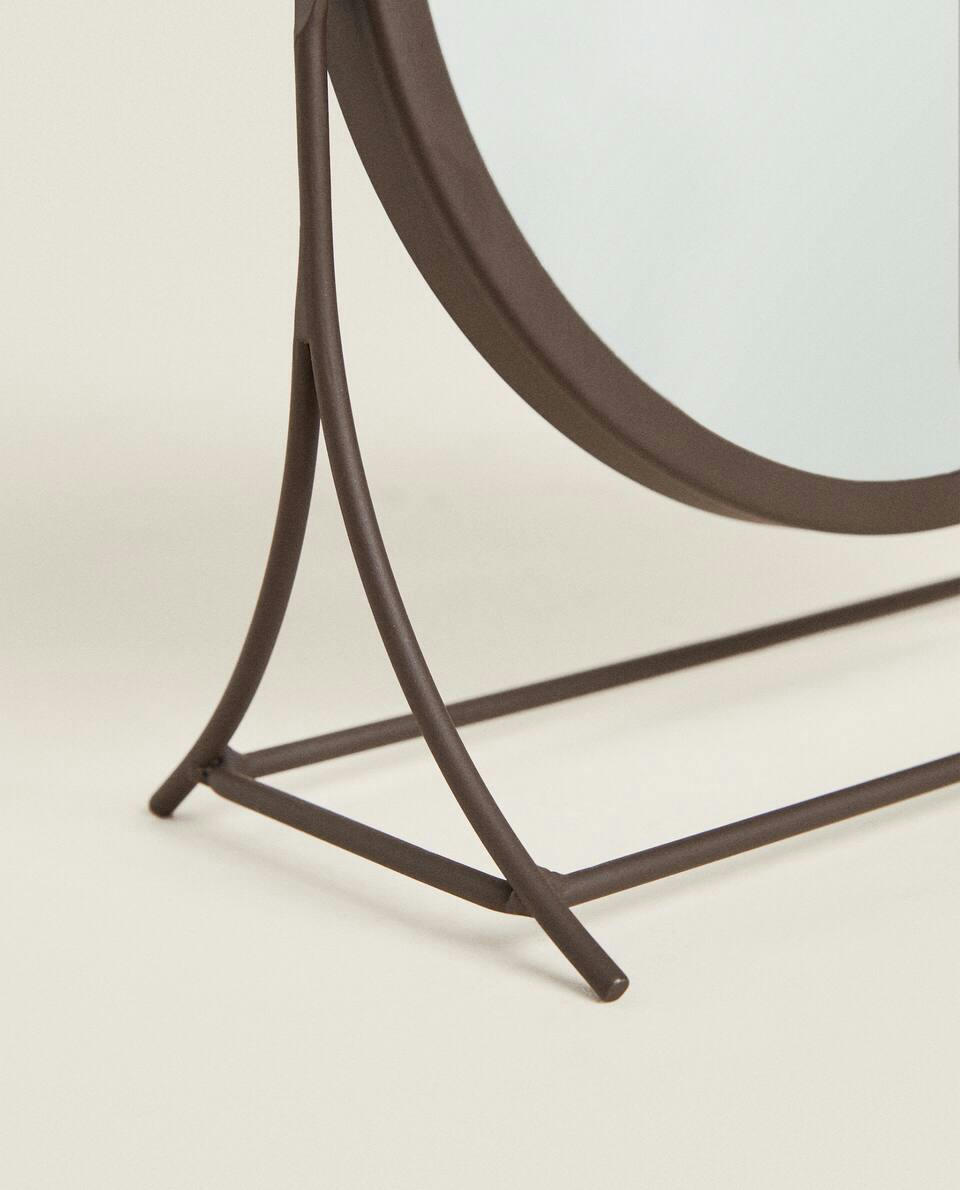 MAGNIFIER VANITY MIRROR WITH STRUCTURE