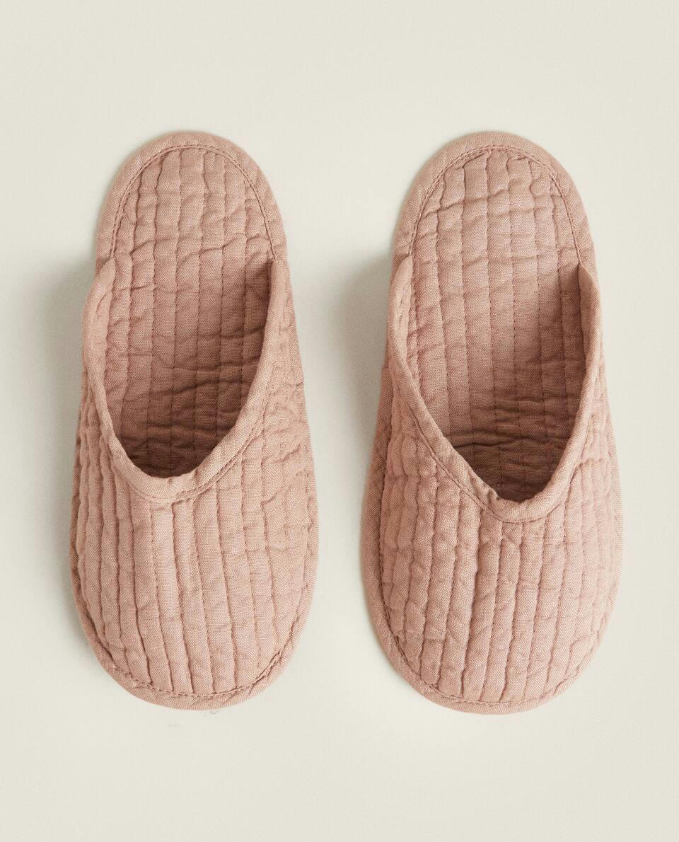 QUILTED LINEN SLIPPERS