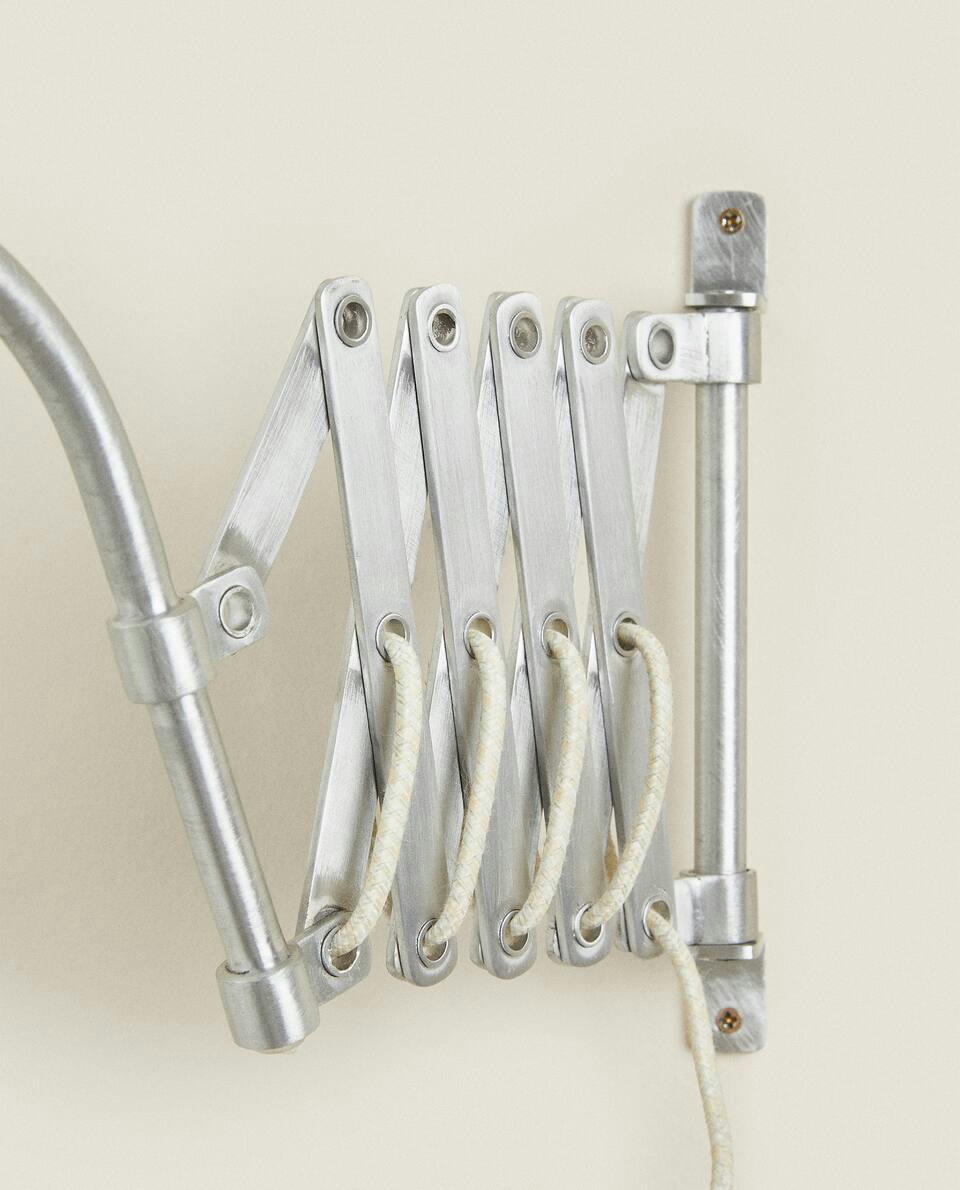 EXTENDABLE WALL LAMP