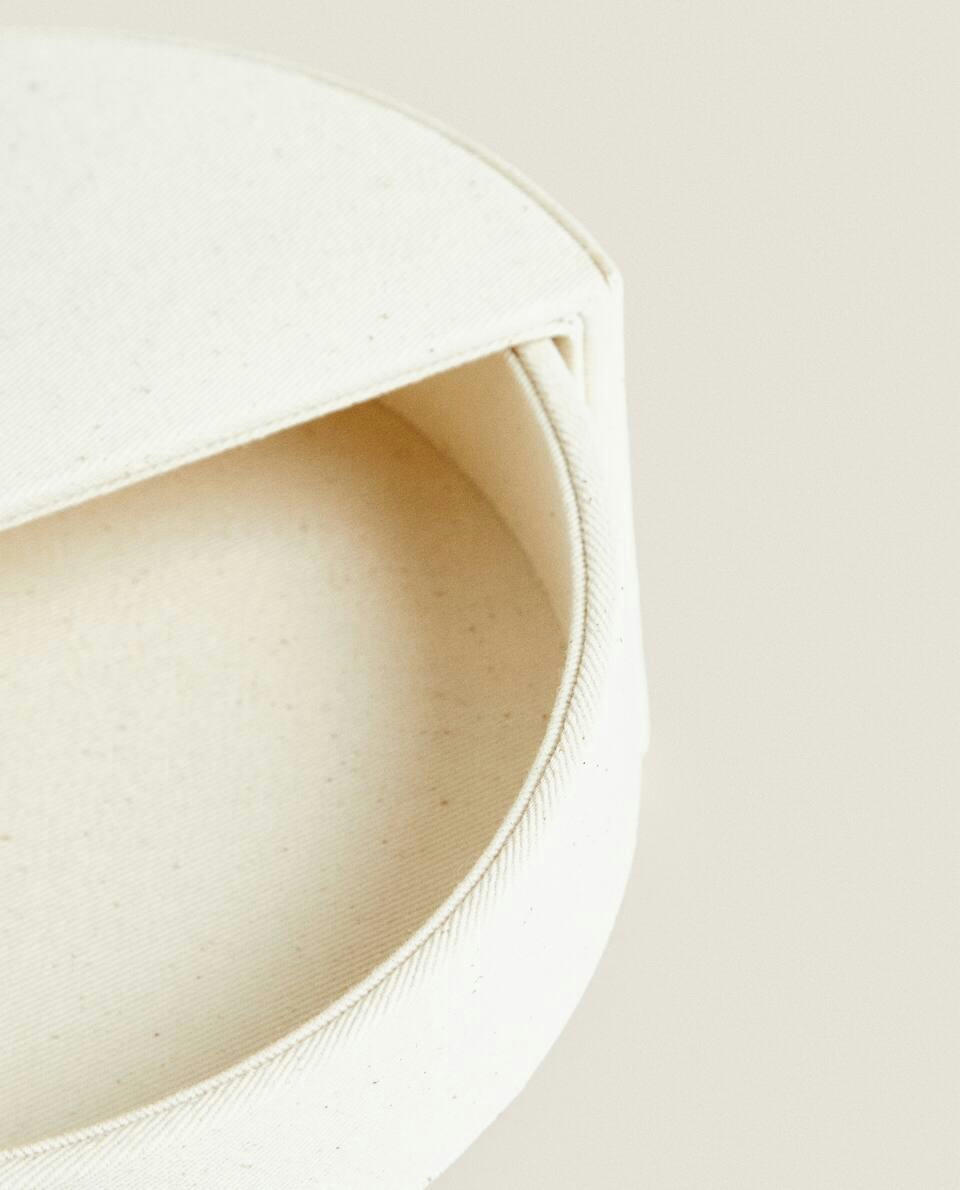 ROUND UPHOLSTERED JEWELLERY BOX