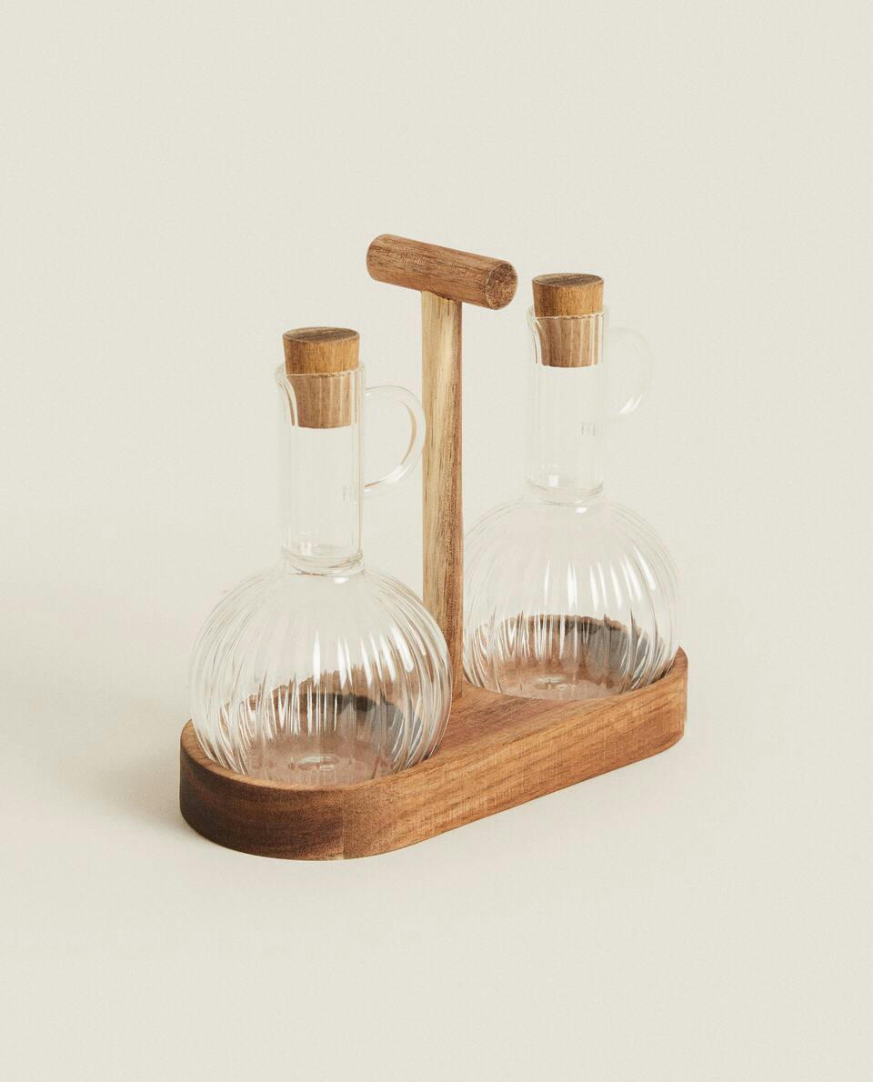 BOSOSILICATE GLASS AND WOOD CRUET SET