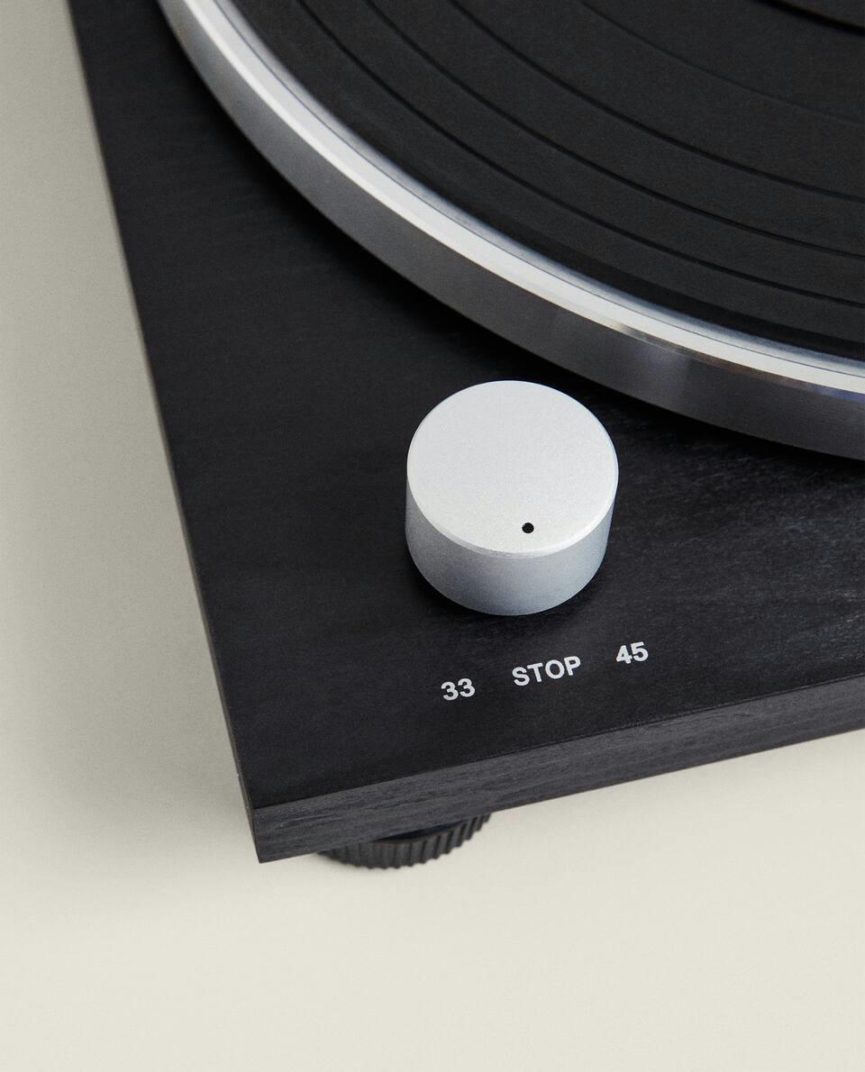 AUDIO TECHNICA TURNTABLE