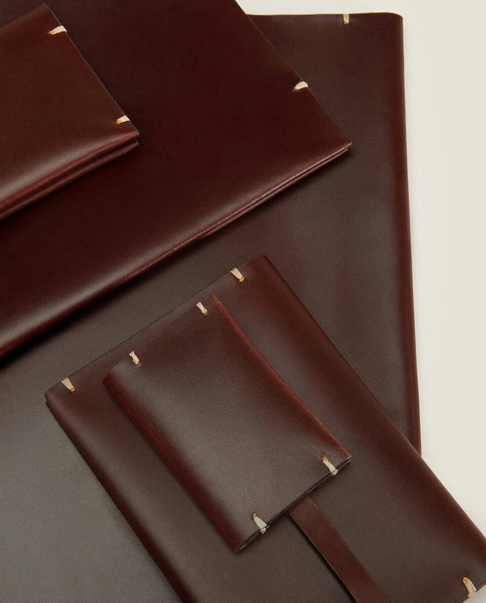 LEATHER TABLET CASE WITH TOPSTITCHING DETAIL