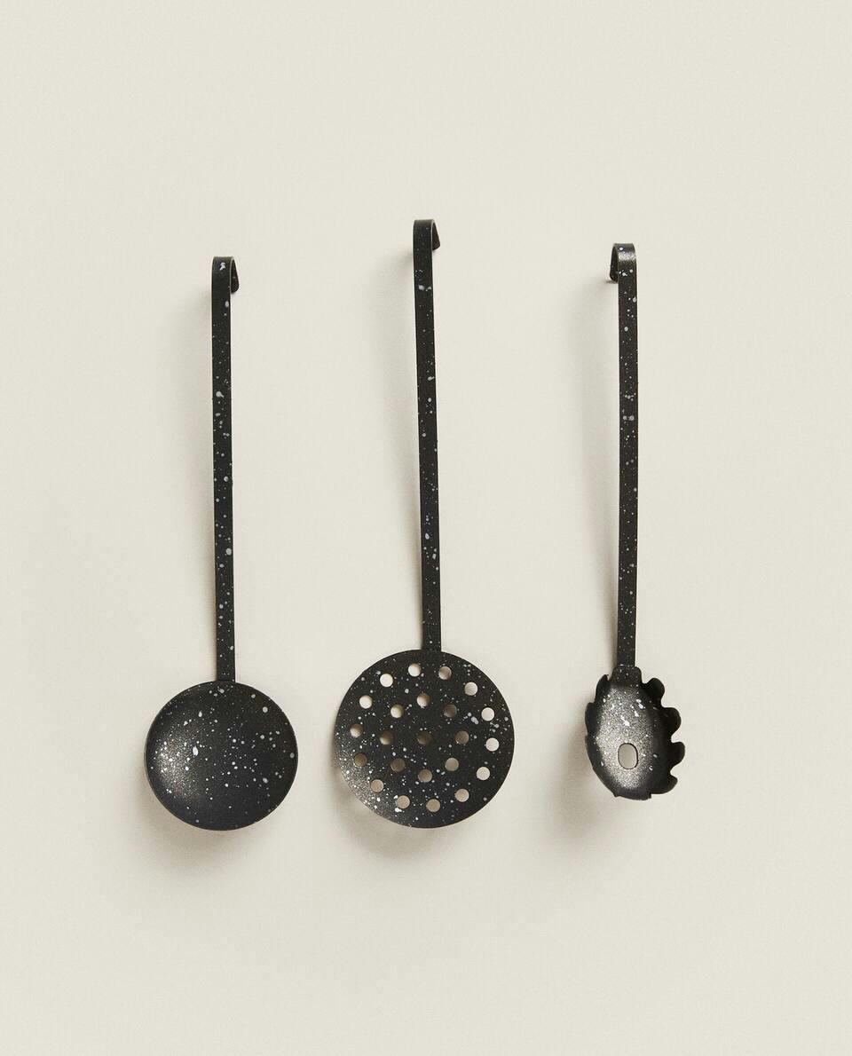 CHILDREN'S SET OF KITCHEN UTENSILS
