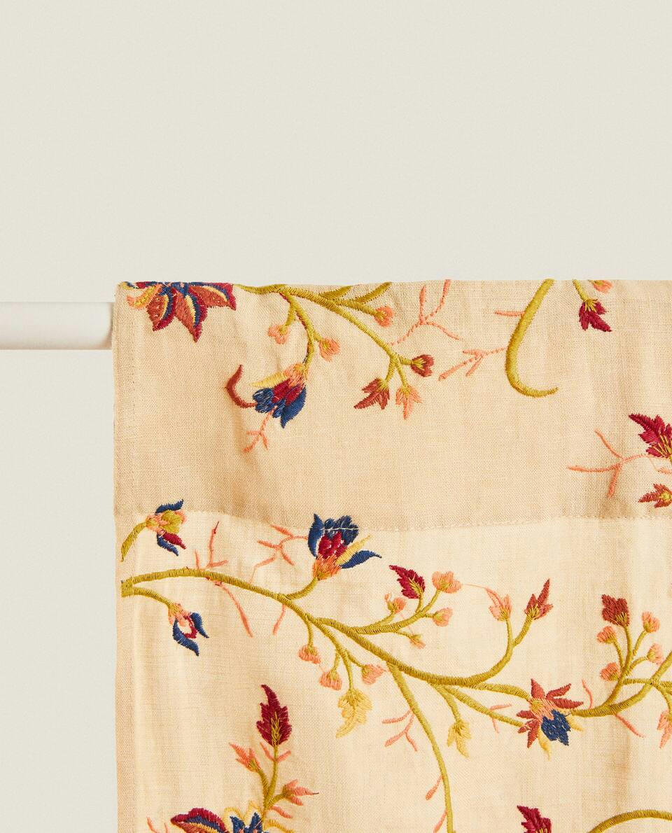 CURTAIN WITH FLORAL EMBROIDERY