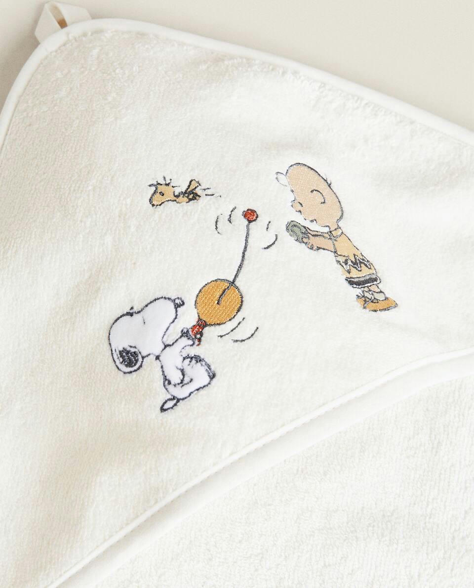 PEANUTS? BABY CAPE