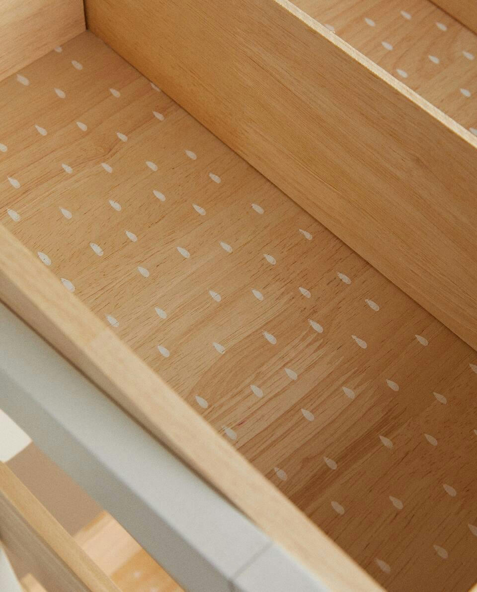 KIDS’ DRAWER SHELVES