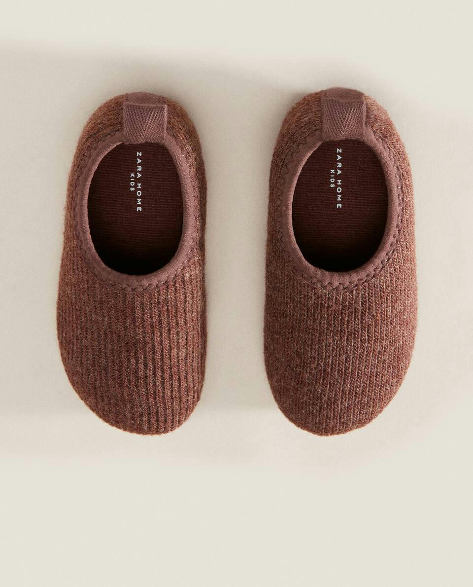 BASIC HOUSE SLIPPERS