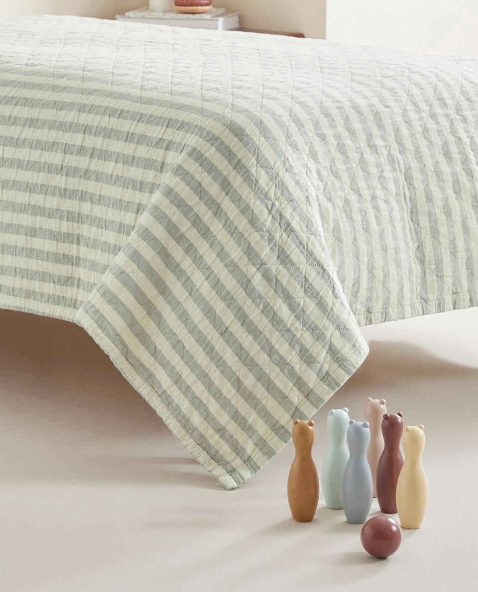 DYED THREAD STRIPED BEDSPREAD
