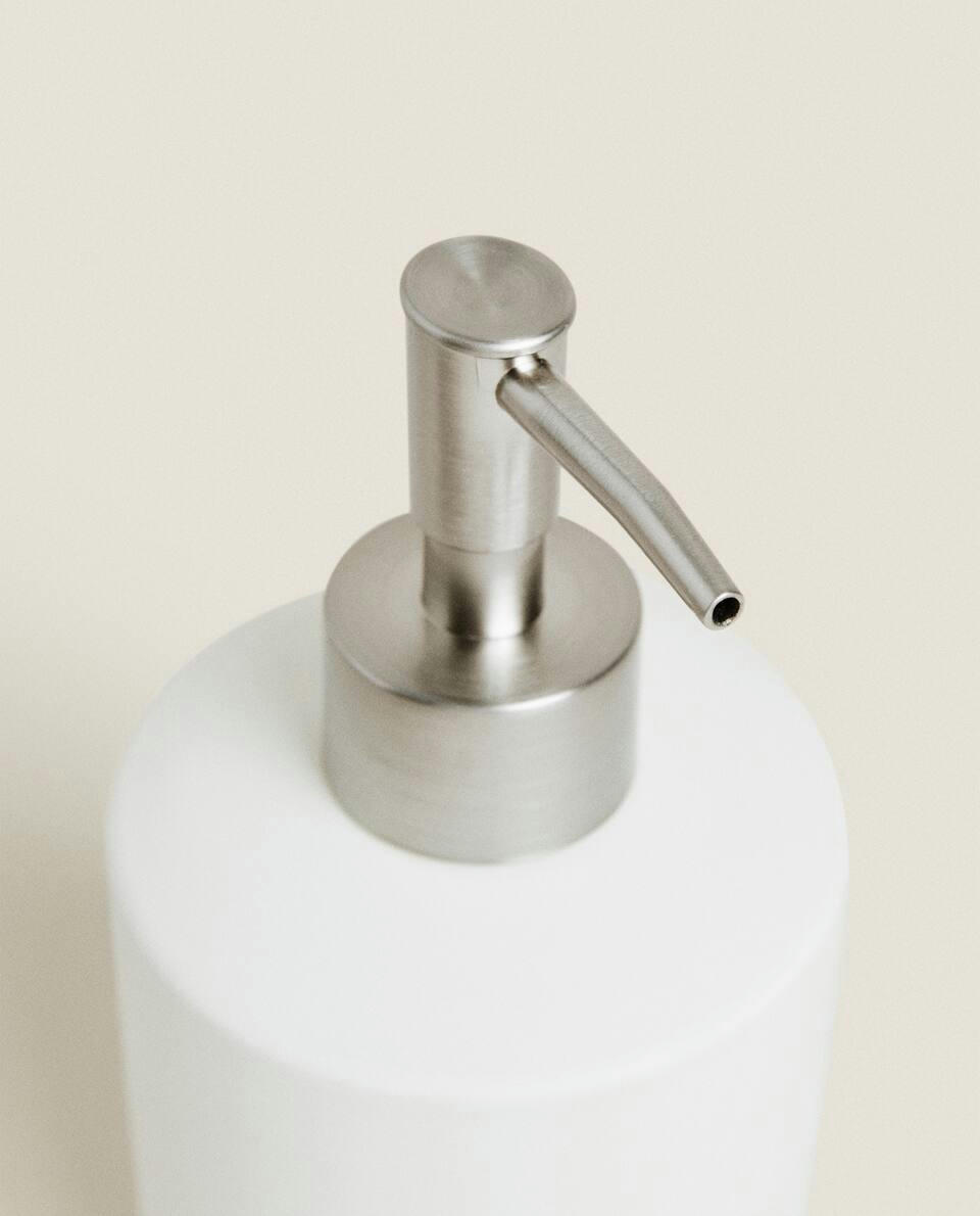 PLAIN CERAMIC BATHROOM SET