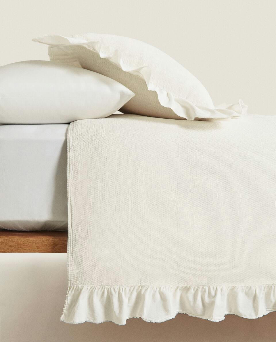 RUFFLE TRIM BEDSPREAD