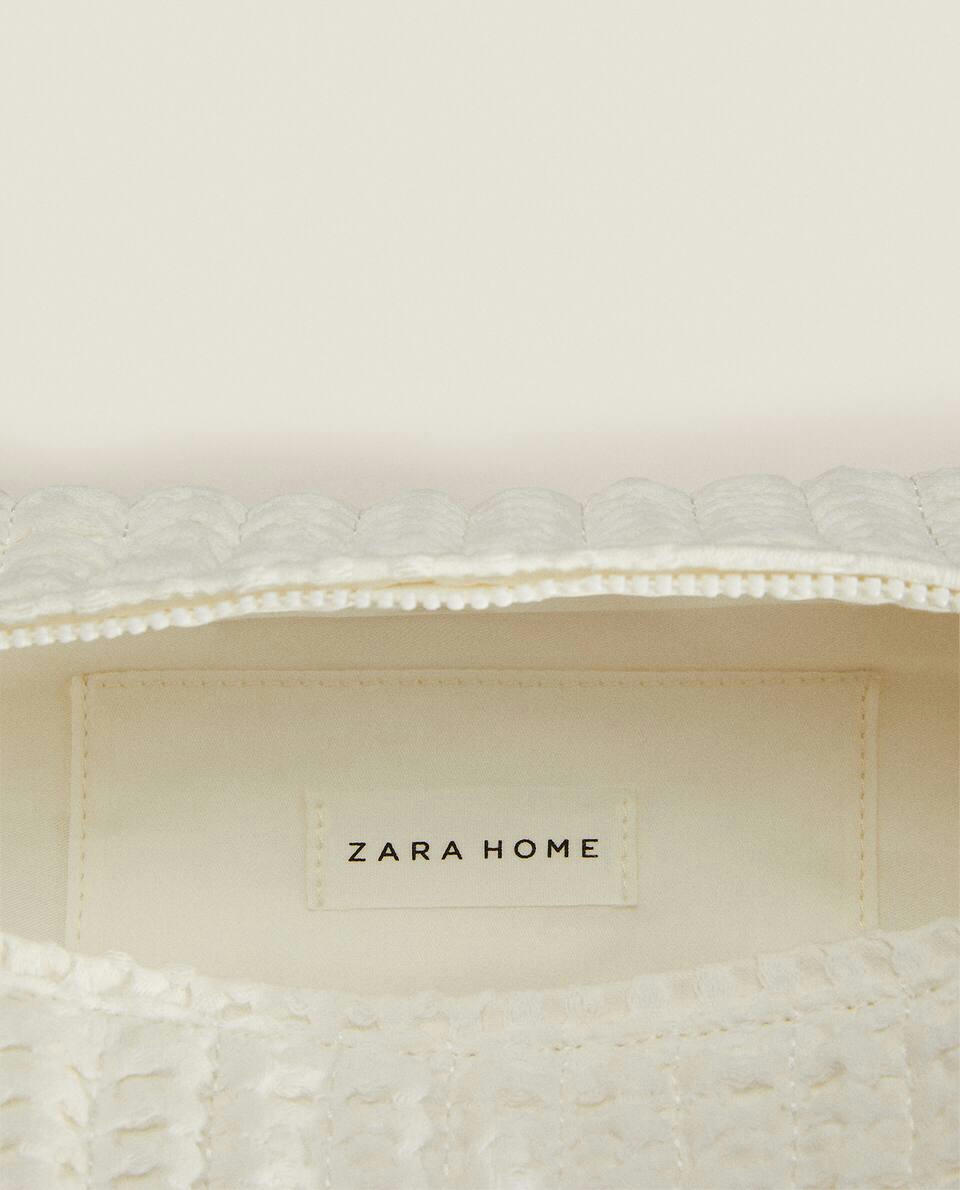 WAFFLE-KNIT FABRIC TOILETRY BAG