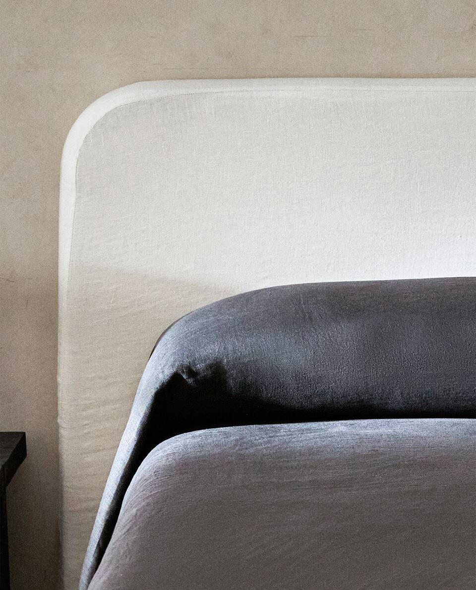 ROUNDED HEADBOARD WITH LINEN COVER