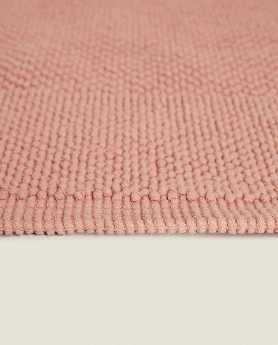 TEXTURED WAFFLE BATH MAT