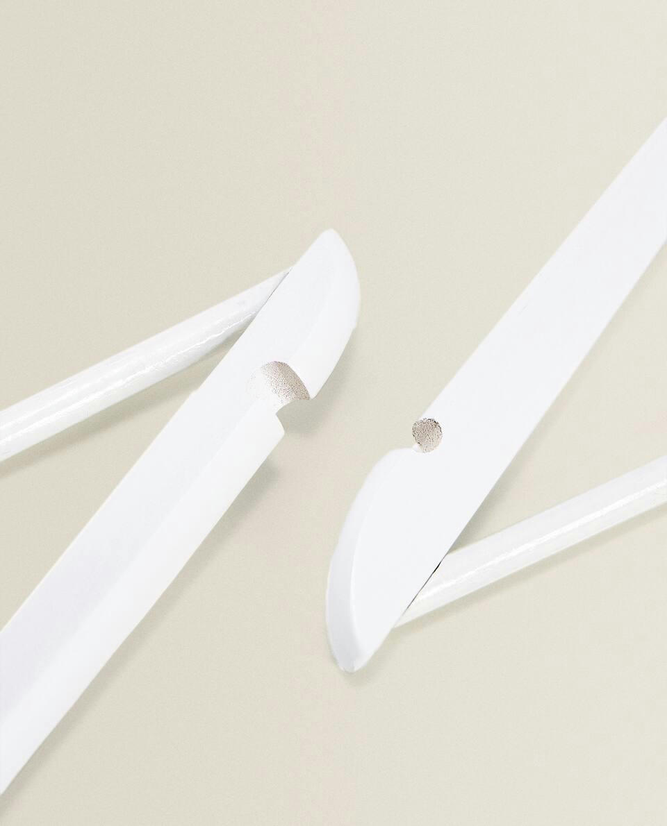 LACQUERED WOODEN HANGER (SET OF 3)