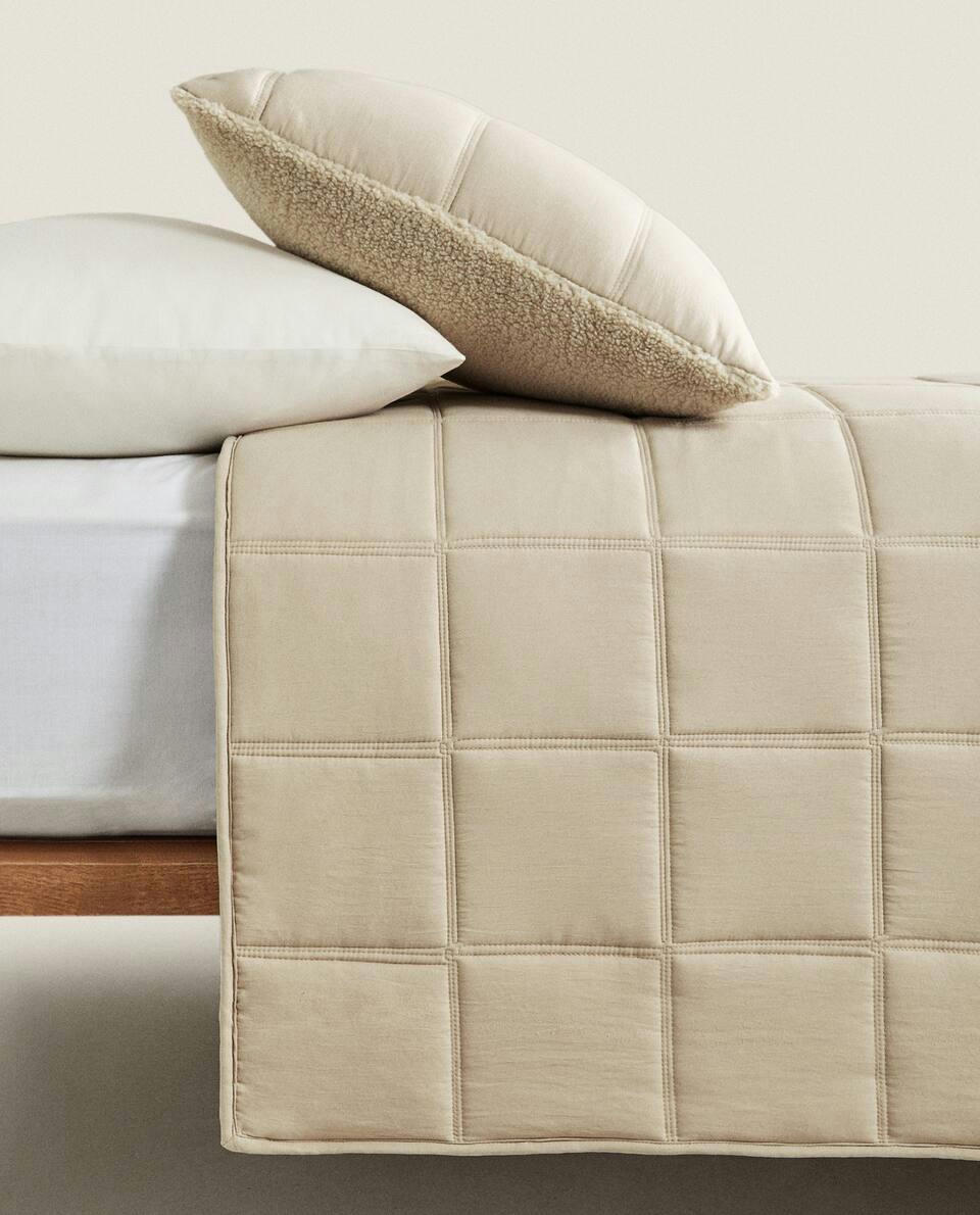 REVERSIBLE CHECKED QUILT