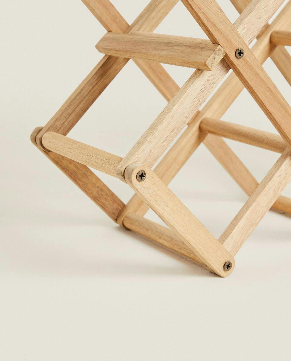EXTENDIBLE WOODEN BOTTLE STAND