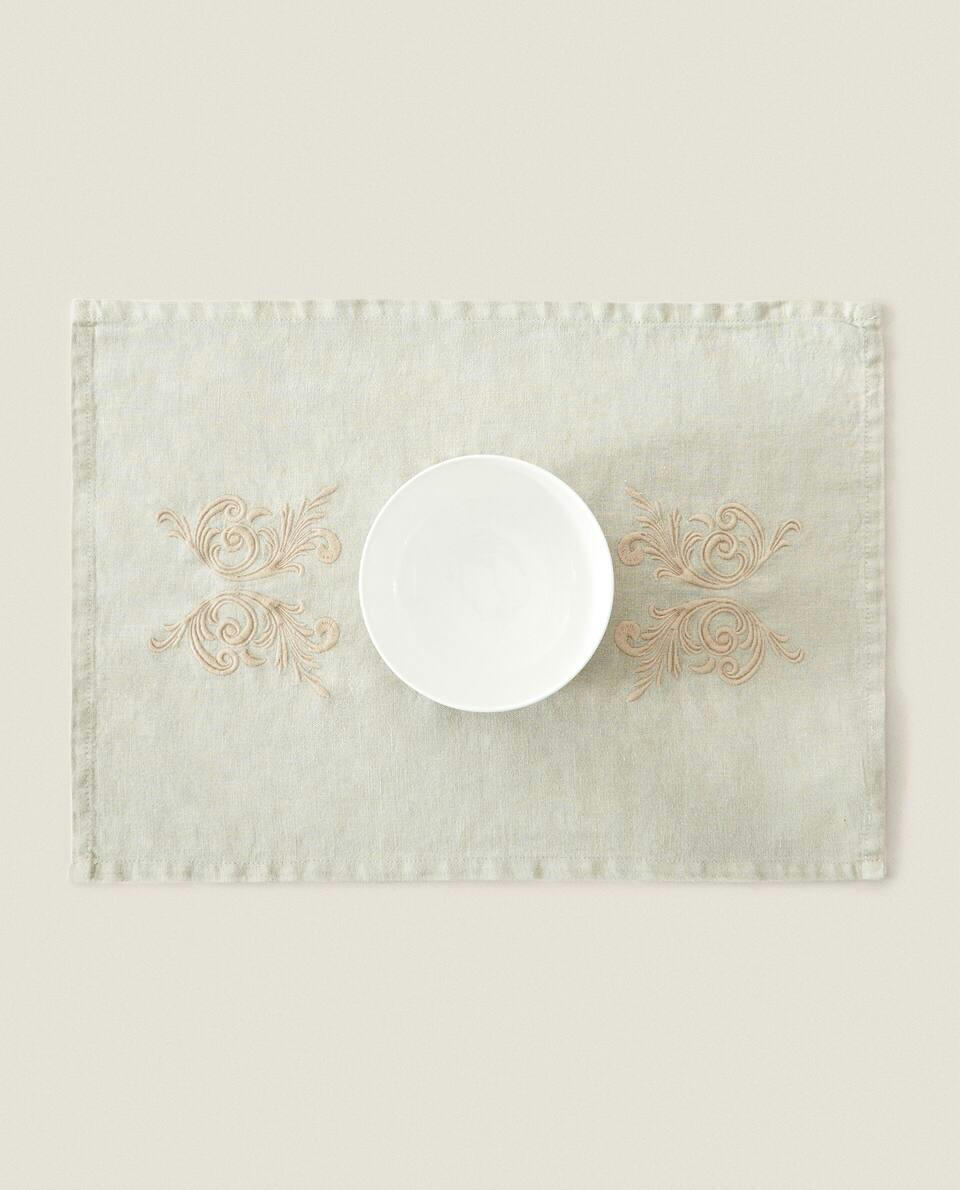 EMBROIDERED LINEN PLACEMAT