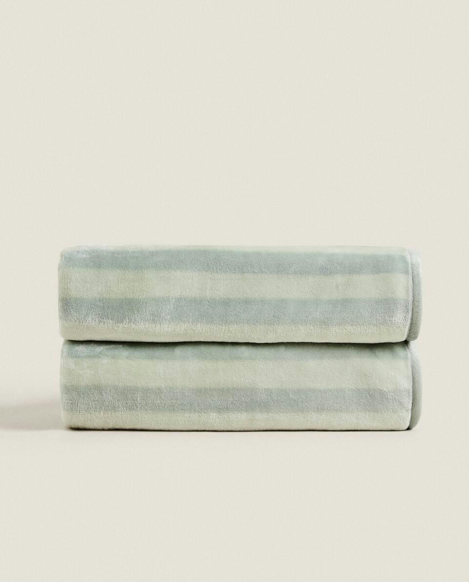 STRIPED FLEECE BLANKET