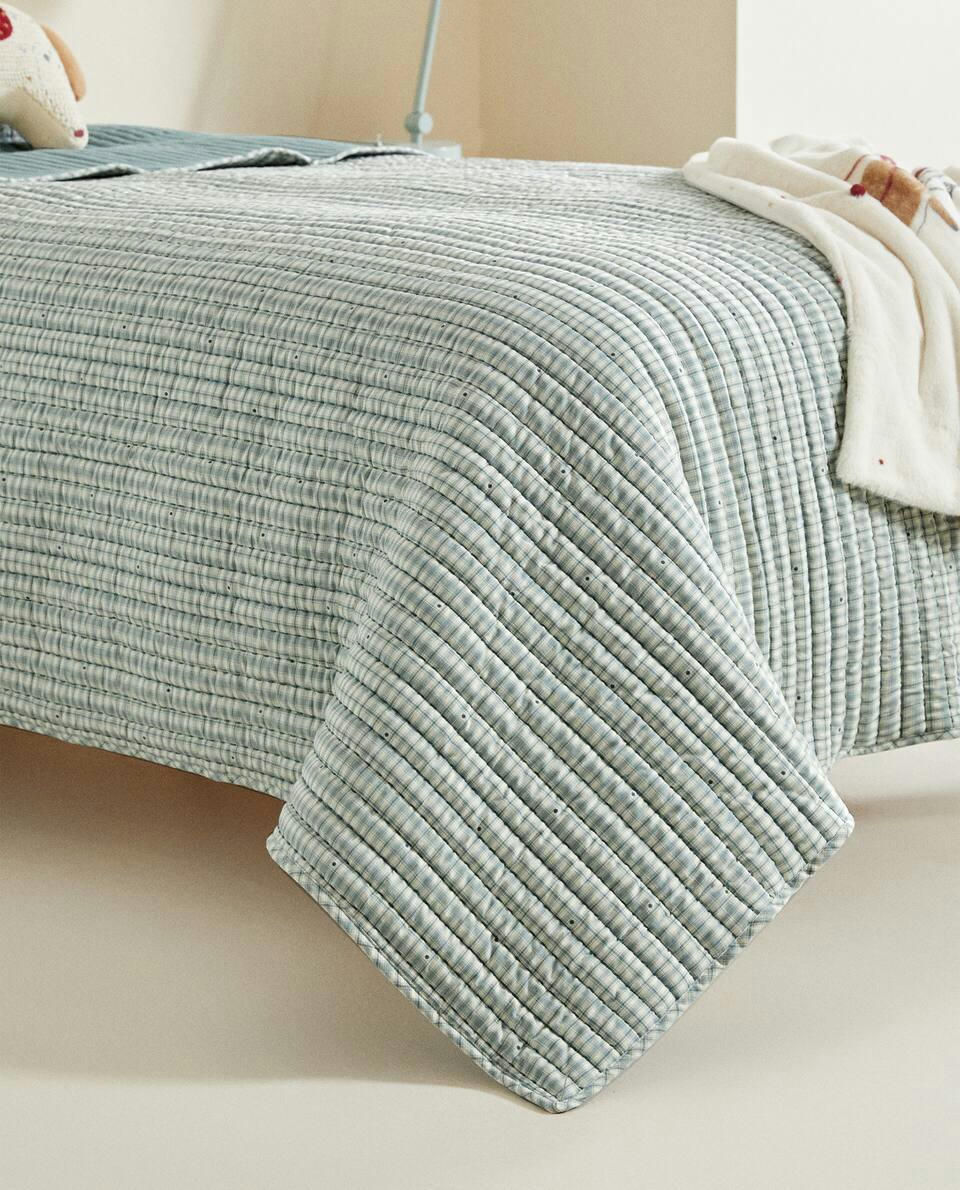 CHILDREN’S CHECKED CHRISTMAS QUILT