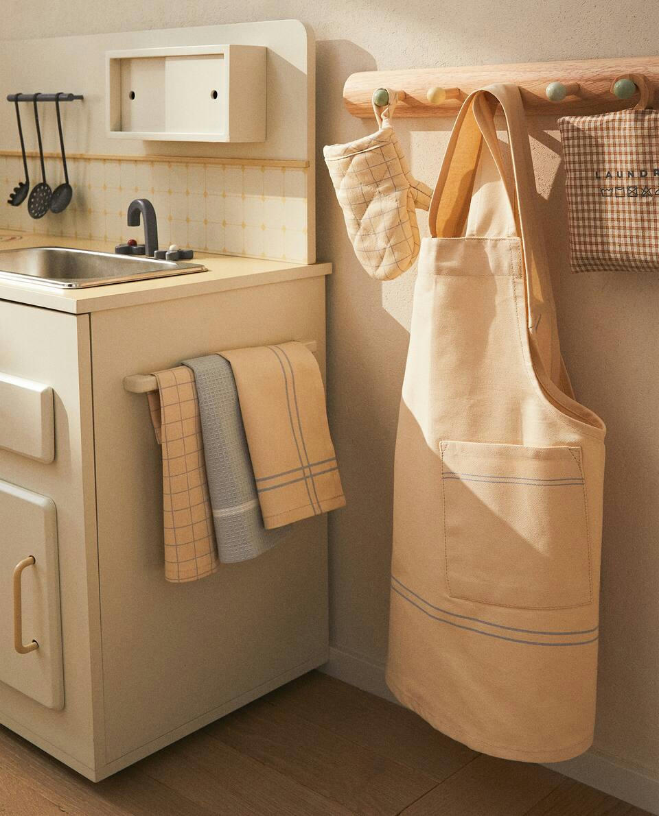 CHILDREN'S KITCHEN LINEN SET