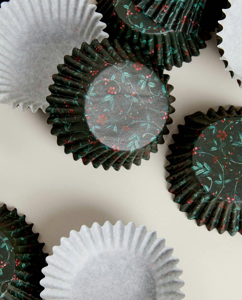 PACK OF CHRISTMAS PAPER CUPCAKE MOULDS (PACK OF 36)